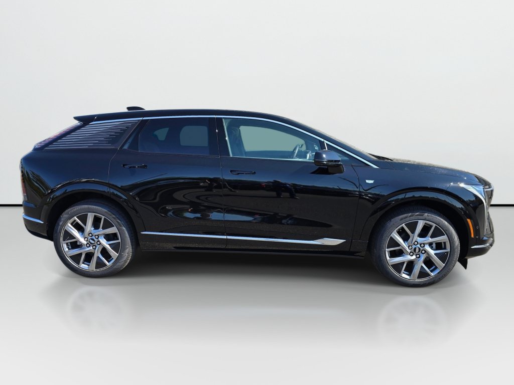 New 2026 Cadillac Optiq Luxury 2 AWD/4WD image 8