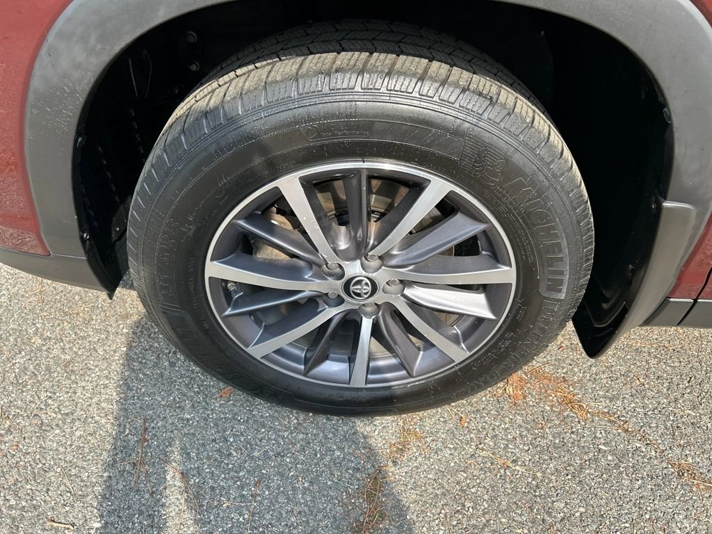 Used 2019 Toyota Highlander XLE image 12