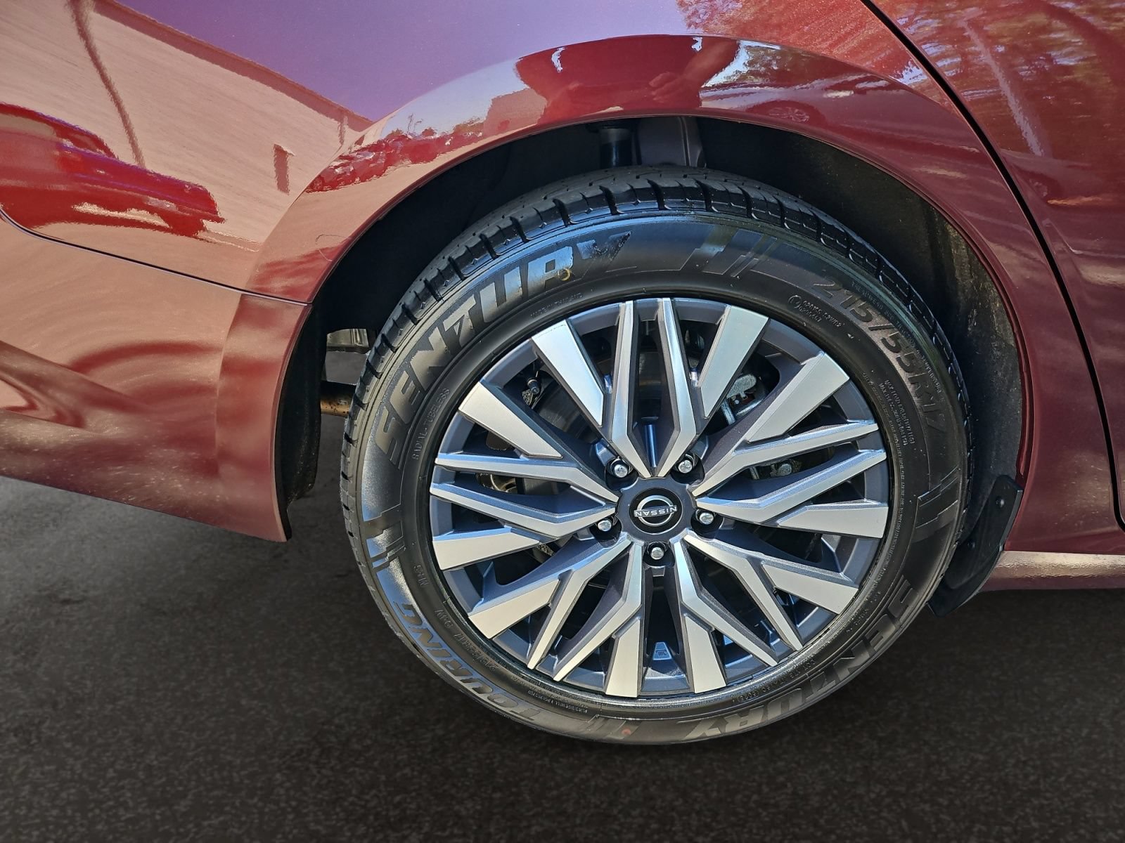 Used 2025 Nissan Altima 2.5 SV FWD image 37
