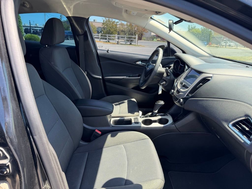 Used 2018 Chevrolet Cruze LS FWD image 28