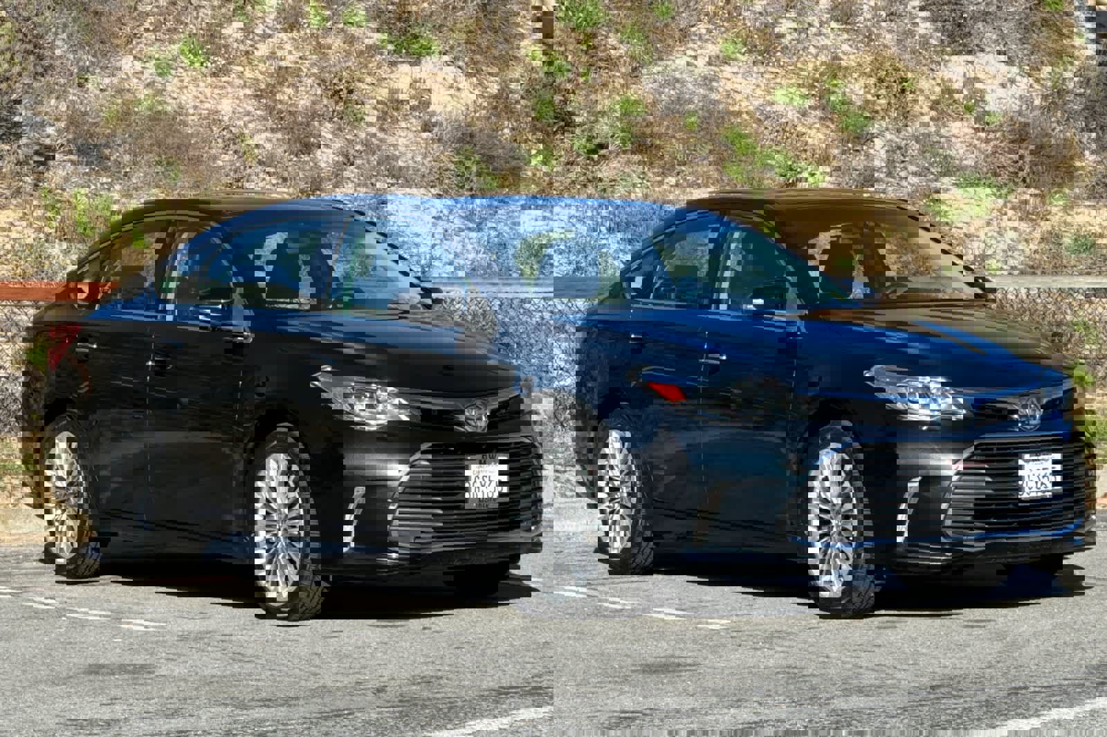 Used 2017 Toyota Avalon Limited image 5