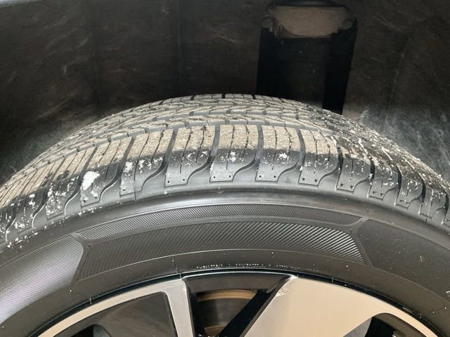 Used 2025 Volkswagen Atlas Cross Sport SE image 8