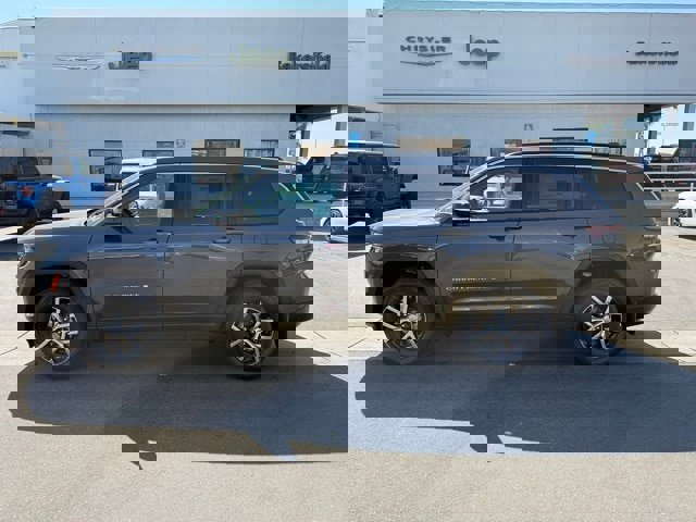 New 2025 Jeep Grand Cherokee L Limited w/ Trailer Tow Package image 3