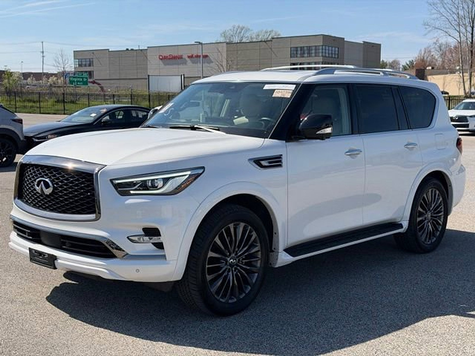 Certified 2024 INFINITI QX80 Premium Select w/ Cargo Package image 3