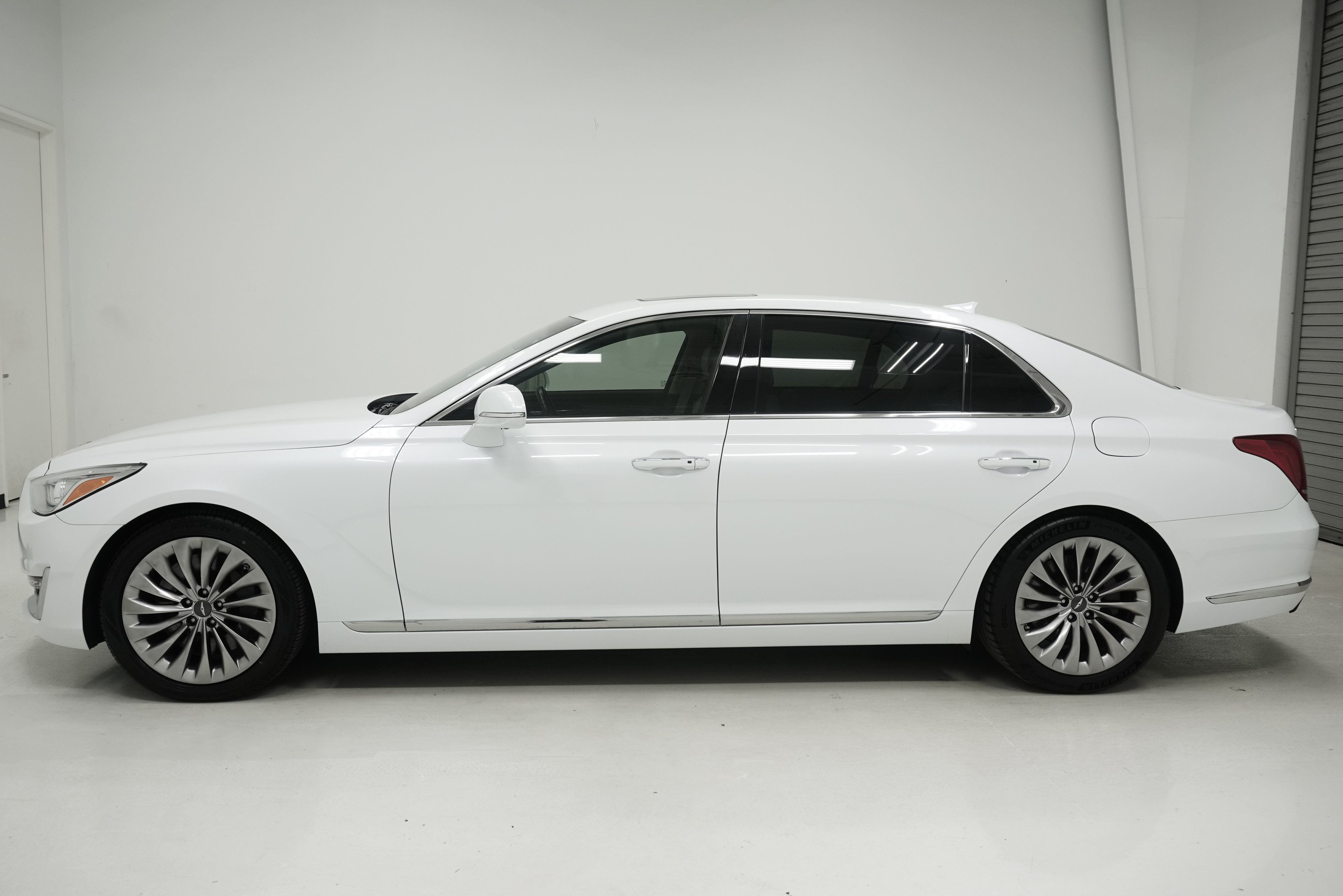 Used 2018 Genesis G90 5.0 Ultimate AWD/4WD image 6