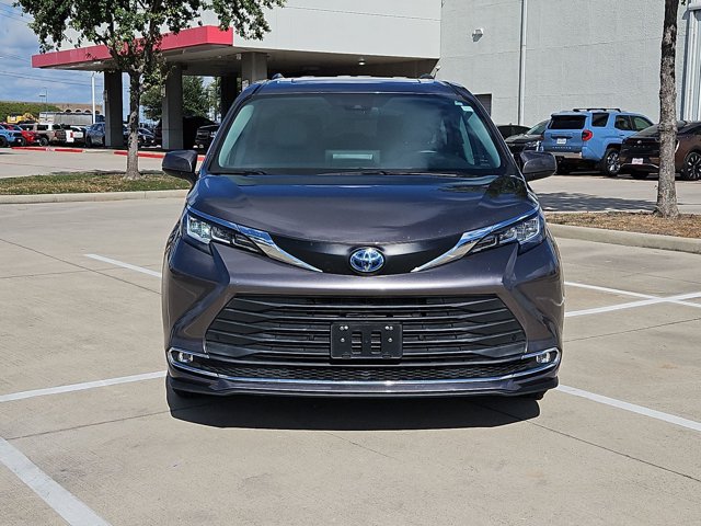 Used 2021 Toyota Sienna XLE FWD video 2