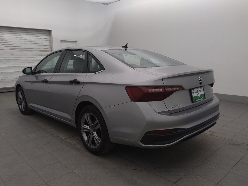 Used 2024 Volkswagen Jetta SE FWD image 3