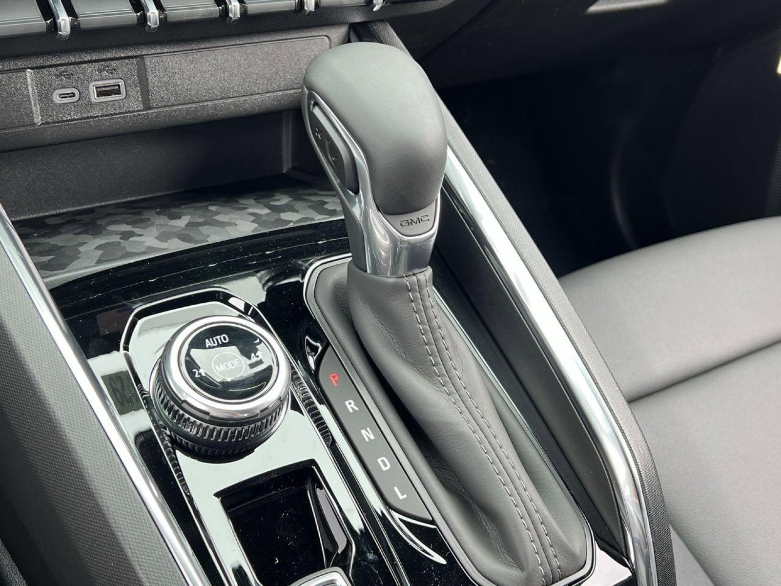 New 2025 GMC Canyon Elevation w/ Convenience Package image 16