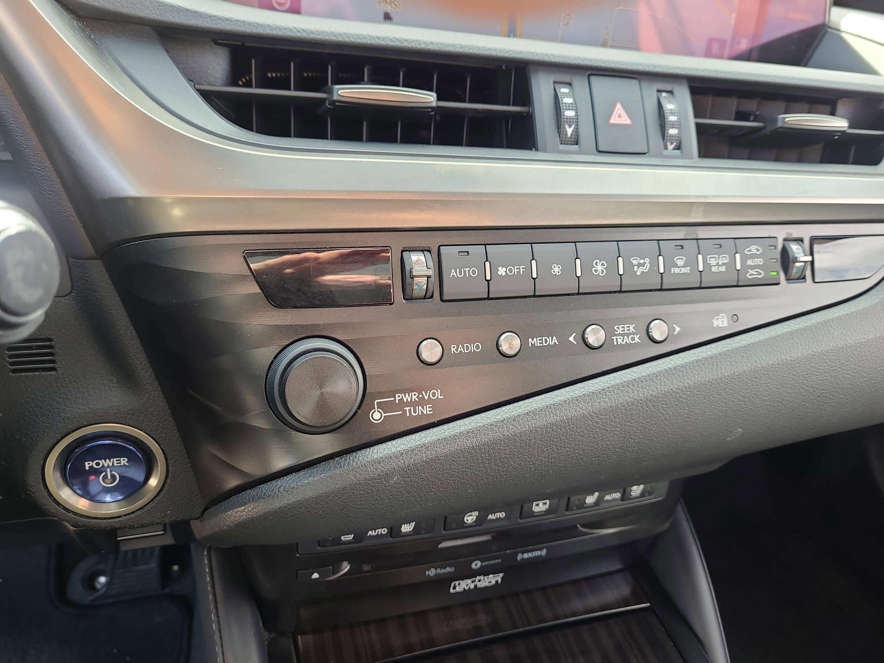 Used 2019 Lexus ES 300h w/ Accessory Package 2 image 19