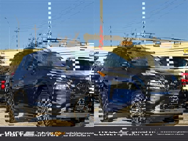 Used 2023 Nissan Rogue SV image 2