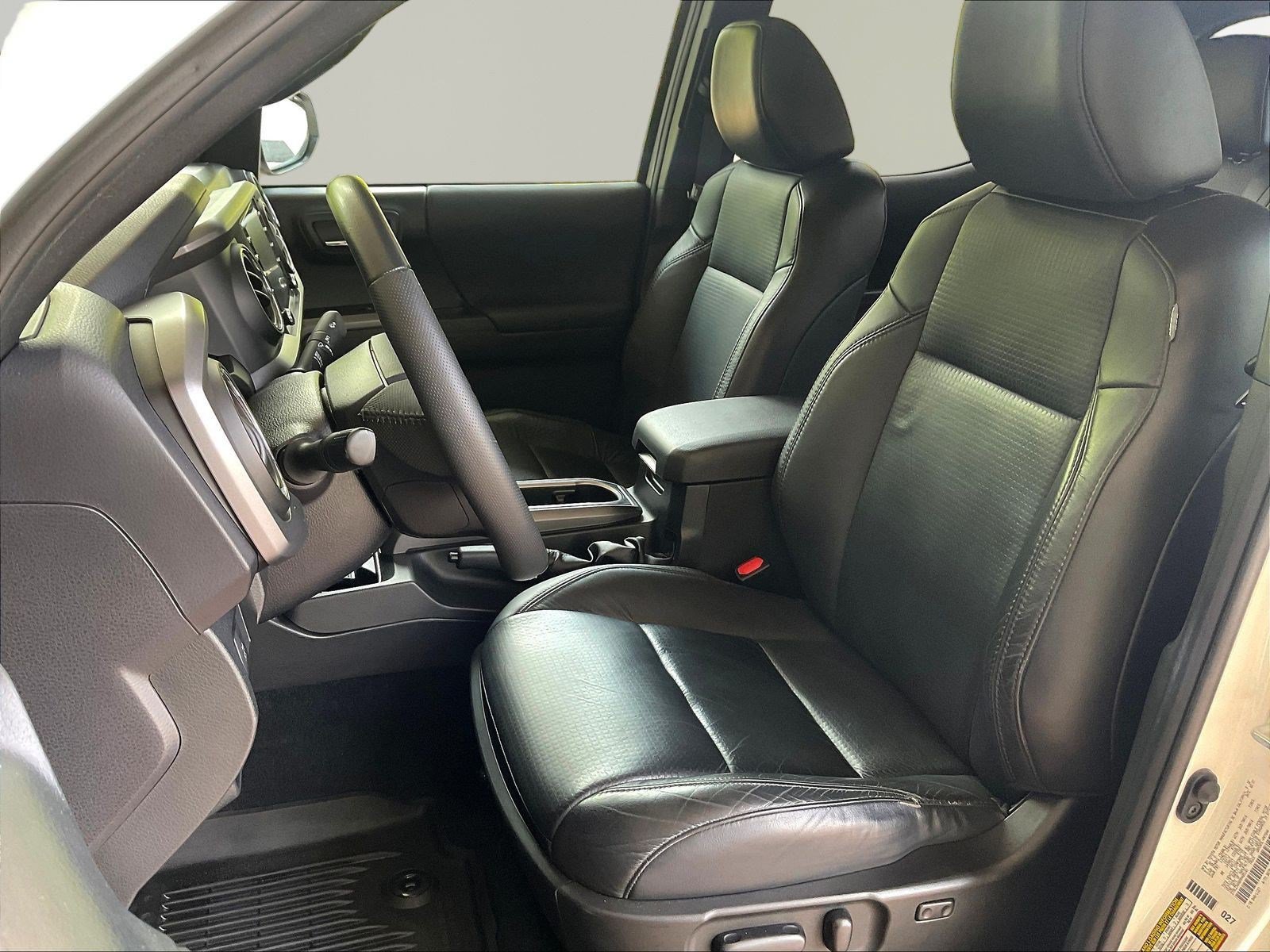 Used 2021 Toyota Tacoma TRD Off-Road w/ TRD Premium Off Road Package AWD/4WD image 21