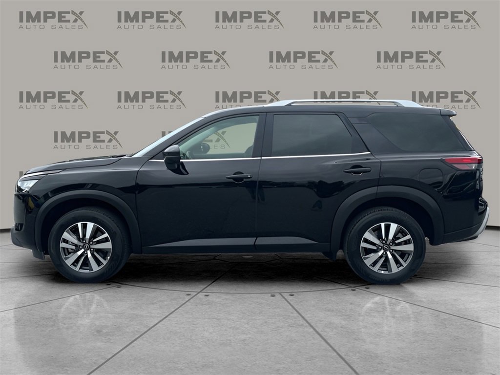 Used 2025 Nissan Pathfinder SL image 2