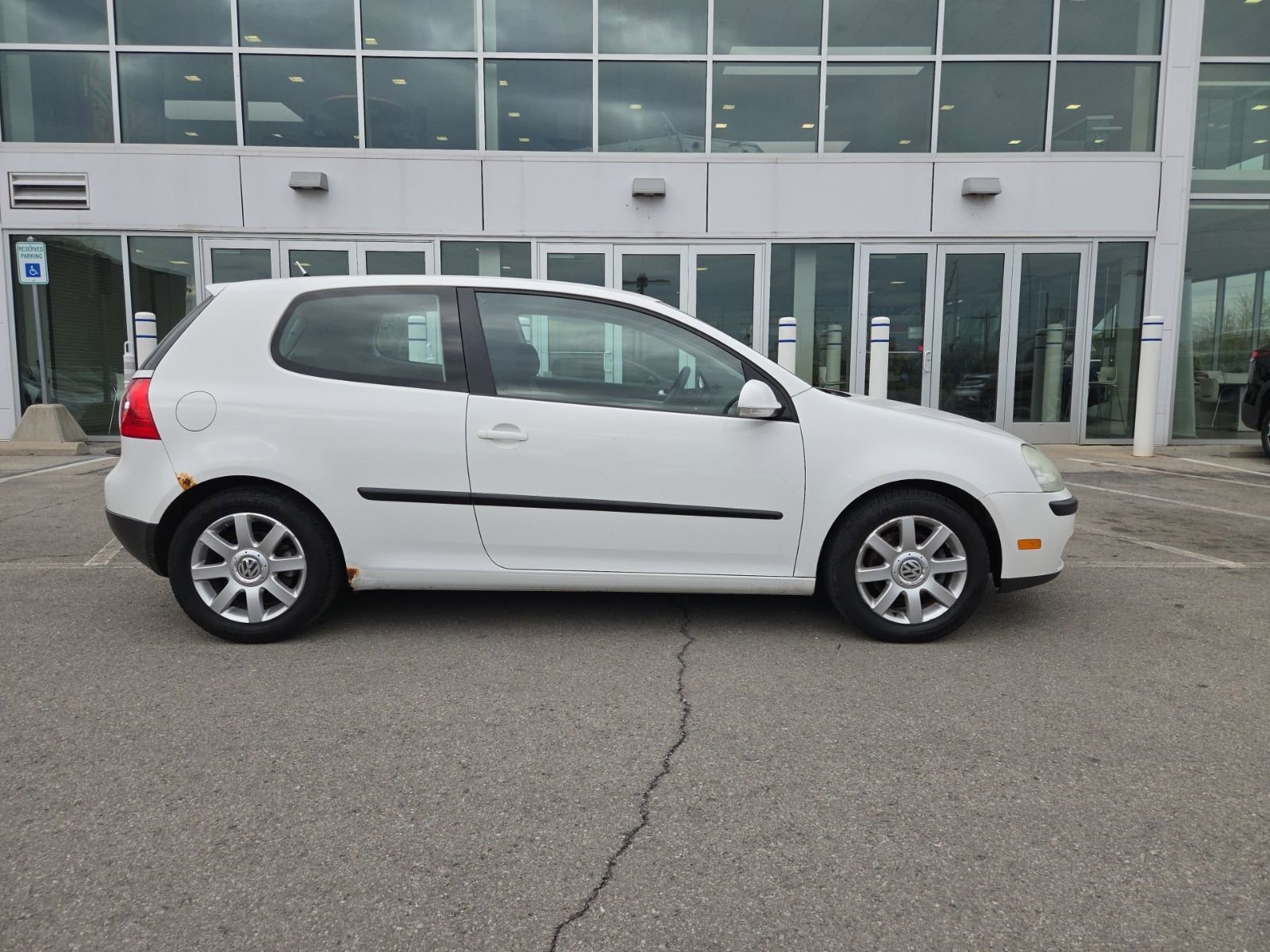 Used 2009 Volkswagen Rabbit S image 2