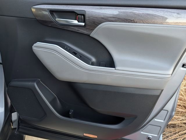 Used 2022 Toyota Highlander Limited image 36