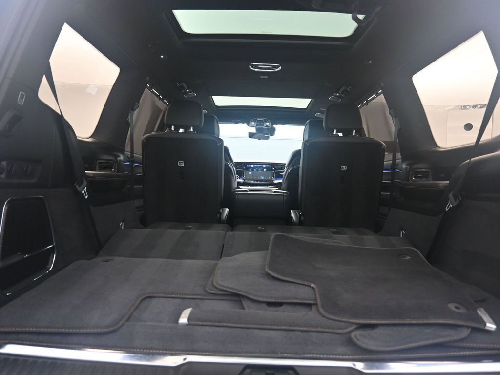 Used 2023 Jeep Grand Wagoneer Series III AWD/4WD image 25
