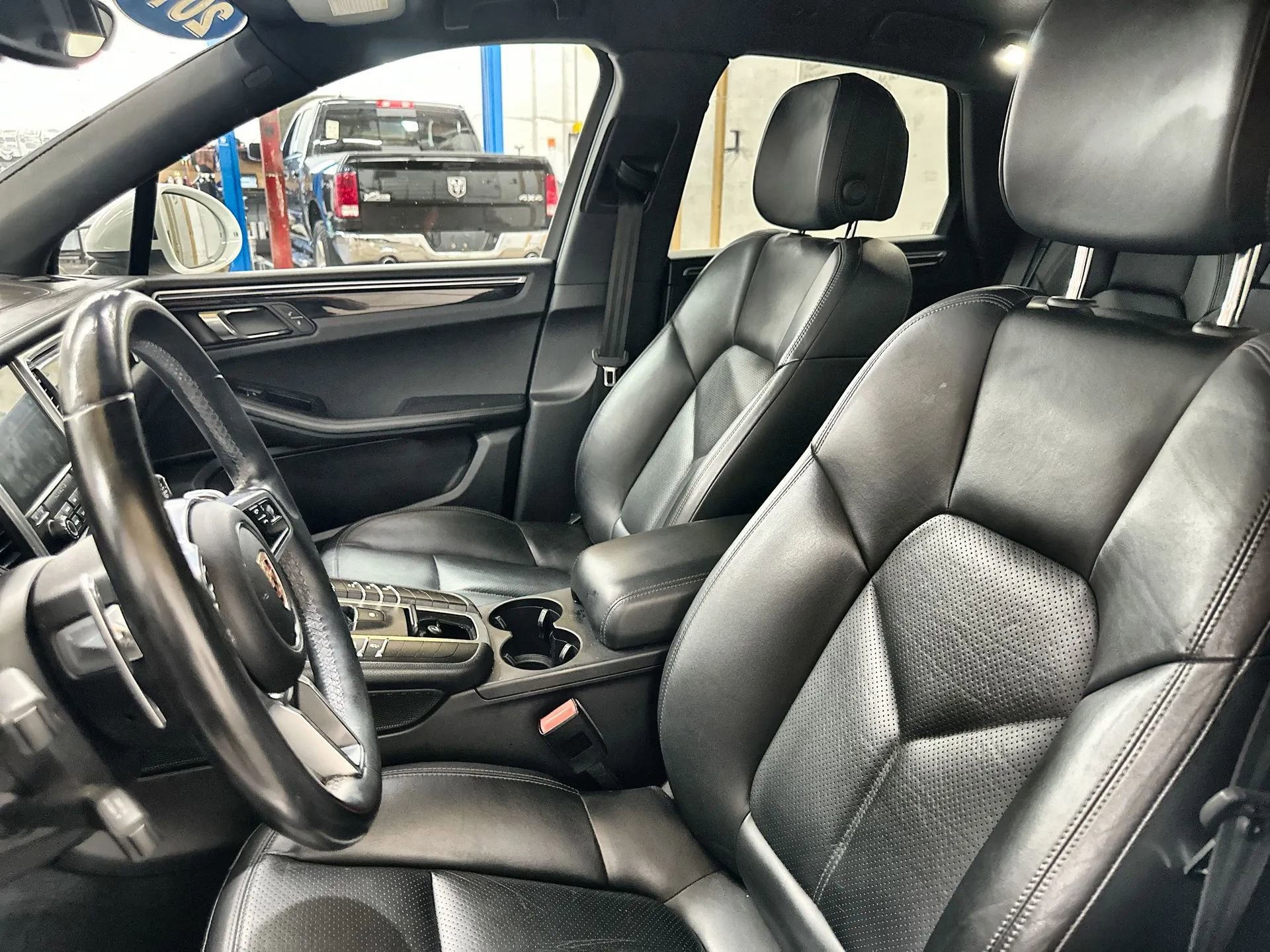 Used 2017 Porsche Macan S image 13