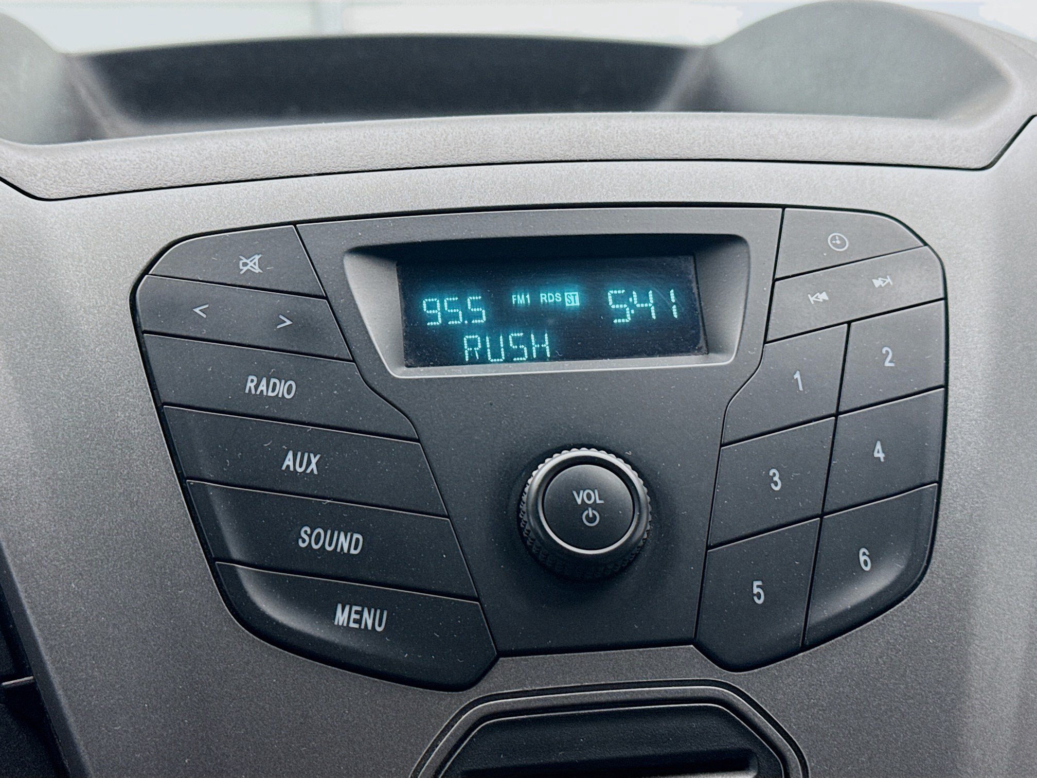Used 2015 Ford Transit 350 XL RWD image 9