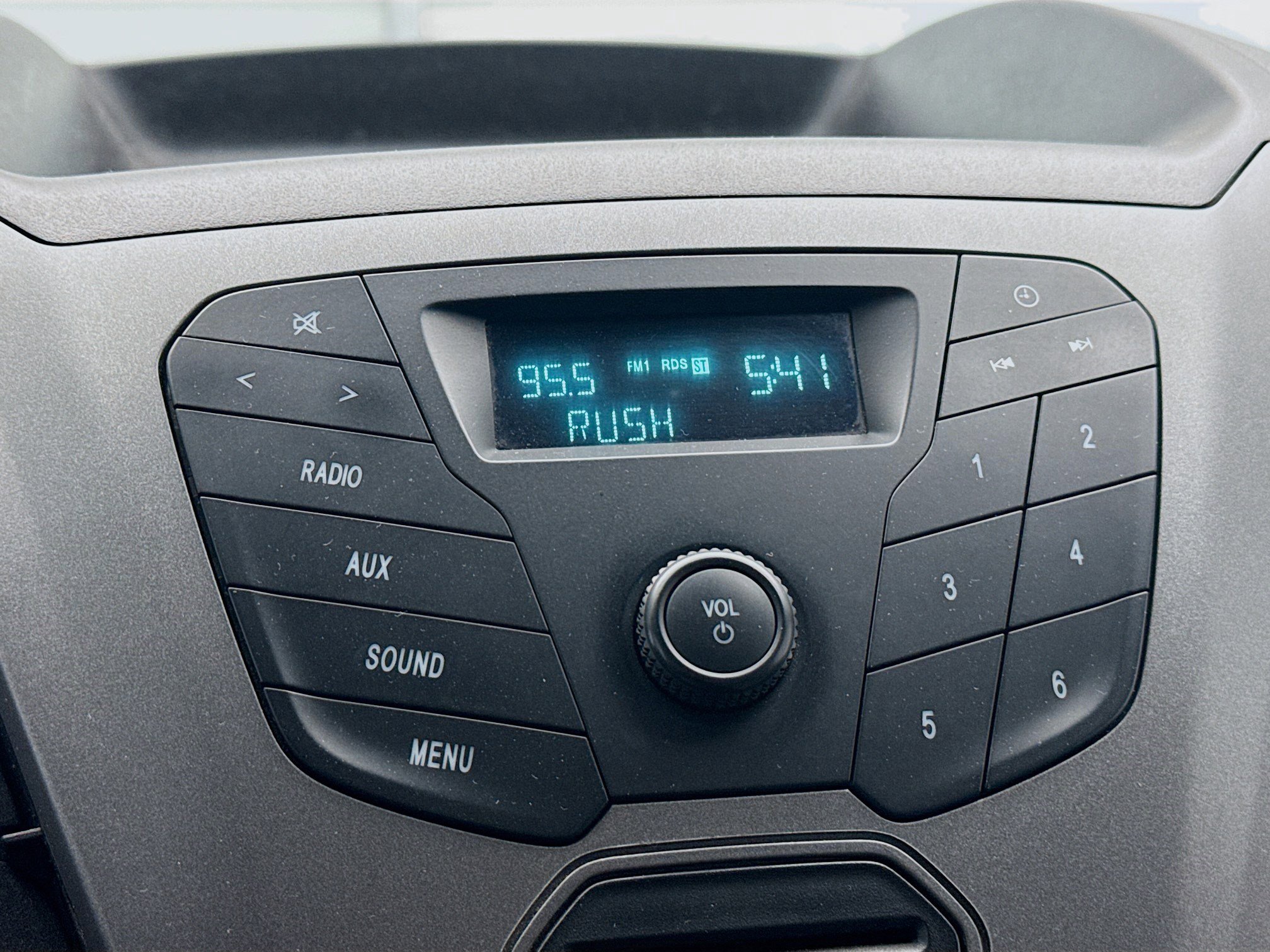 Used 2015 Ford Transit 350 XL image 9