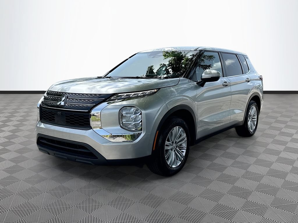 Used 2024 Mitsubishi Outlander ES FWD image 3