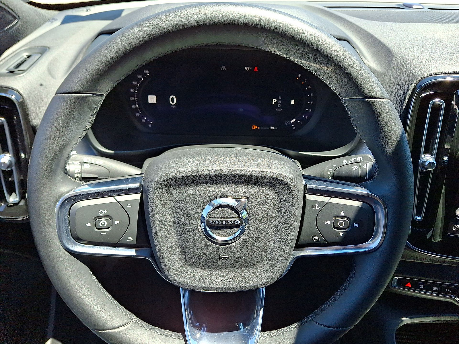 Used 2023 Volvo XC40 B5 Core AWD/4WD image 16