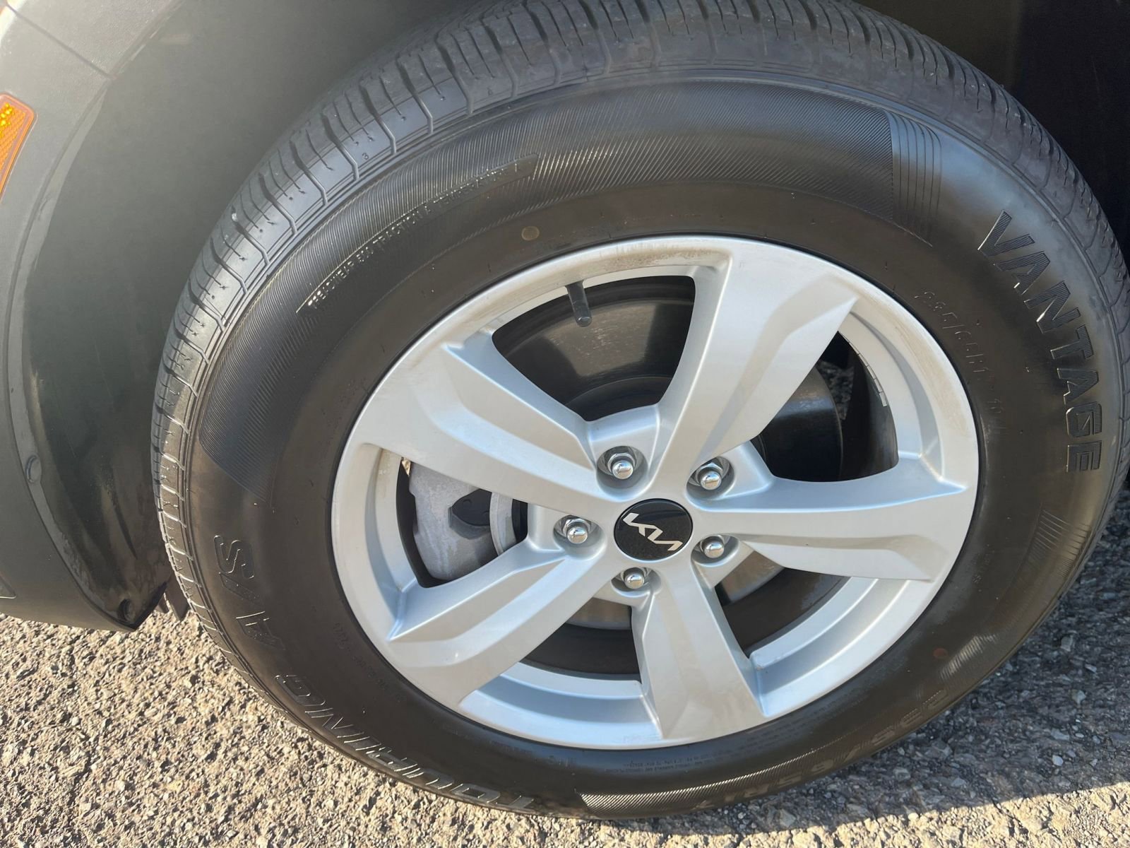 Used 2023 Kia Sorento LX FWD image 24