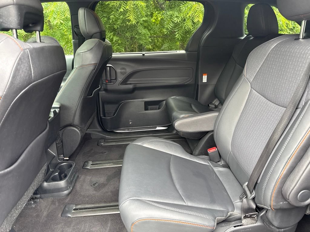 Used 2022 Toyota Sienna XSE w/ XSE Plus Package FWD image 12