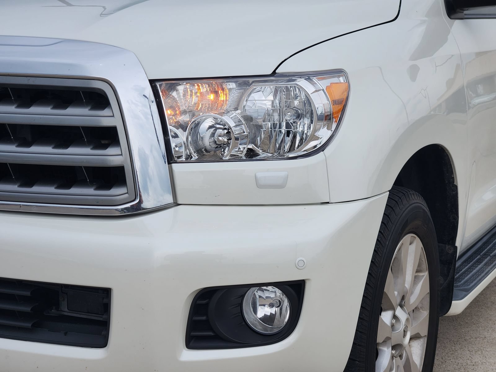 Used 2016 Toyota Sequoia Platinum RWD image 9