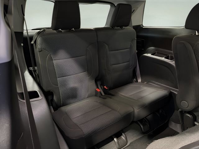 Used 2023 GMC Acadia SLE w/ Driver Convenience Package image 31