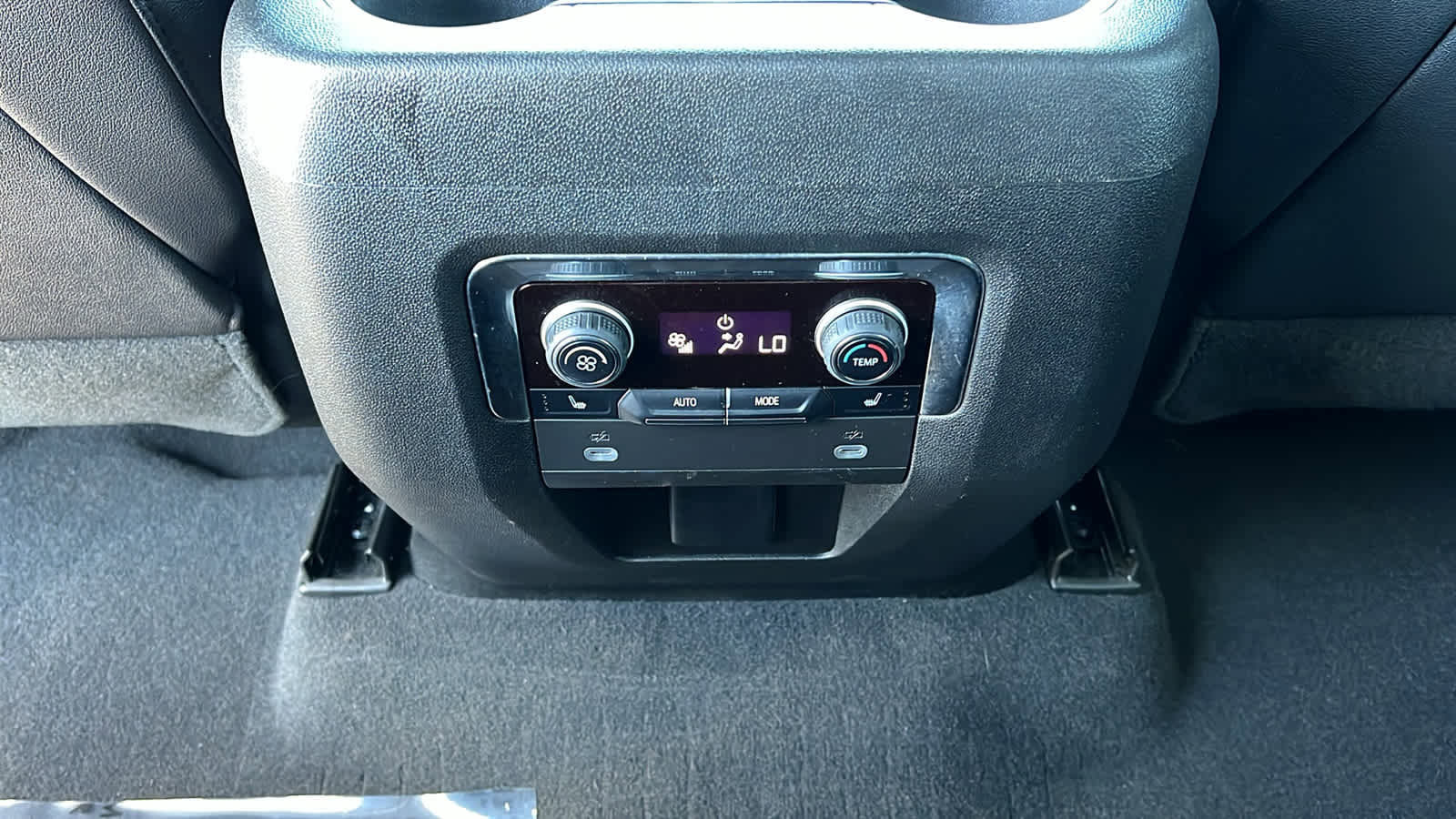 Used 2023 Chevrolet Tahoe Z71 w/ Luxury Package image 25