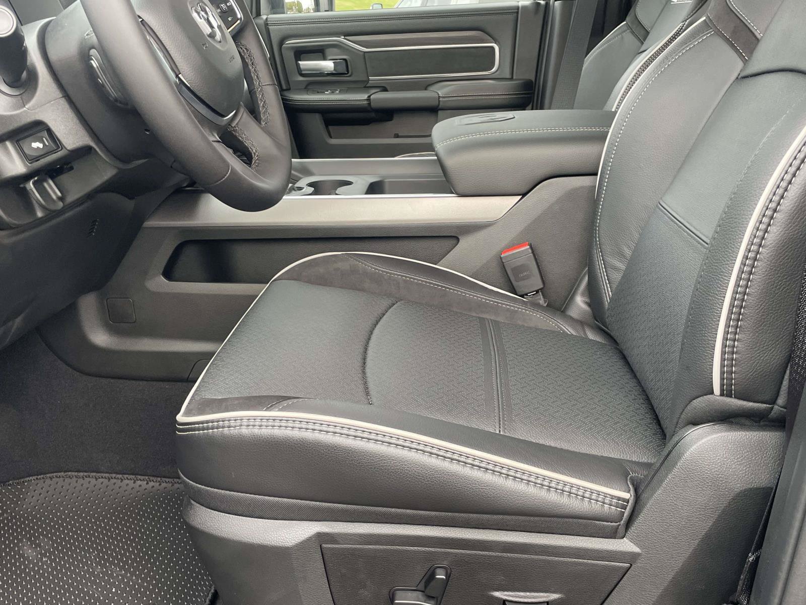 New 2026 RAM 2500 Laramie AWD/4WD image 10