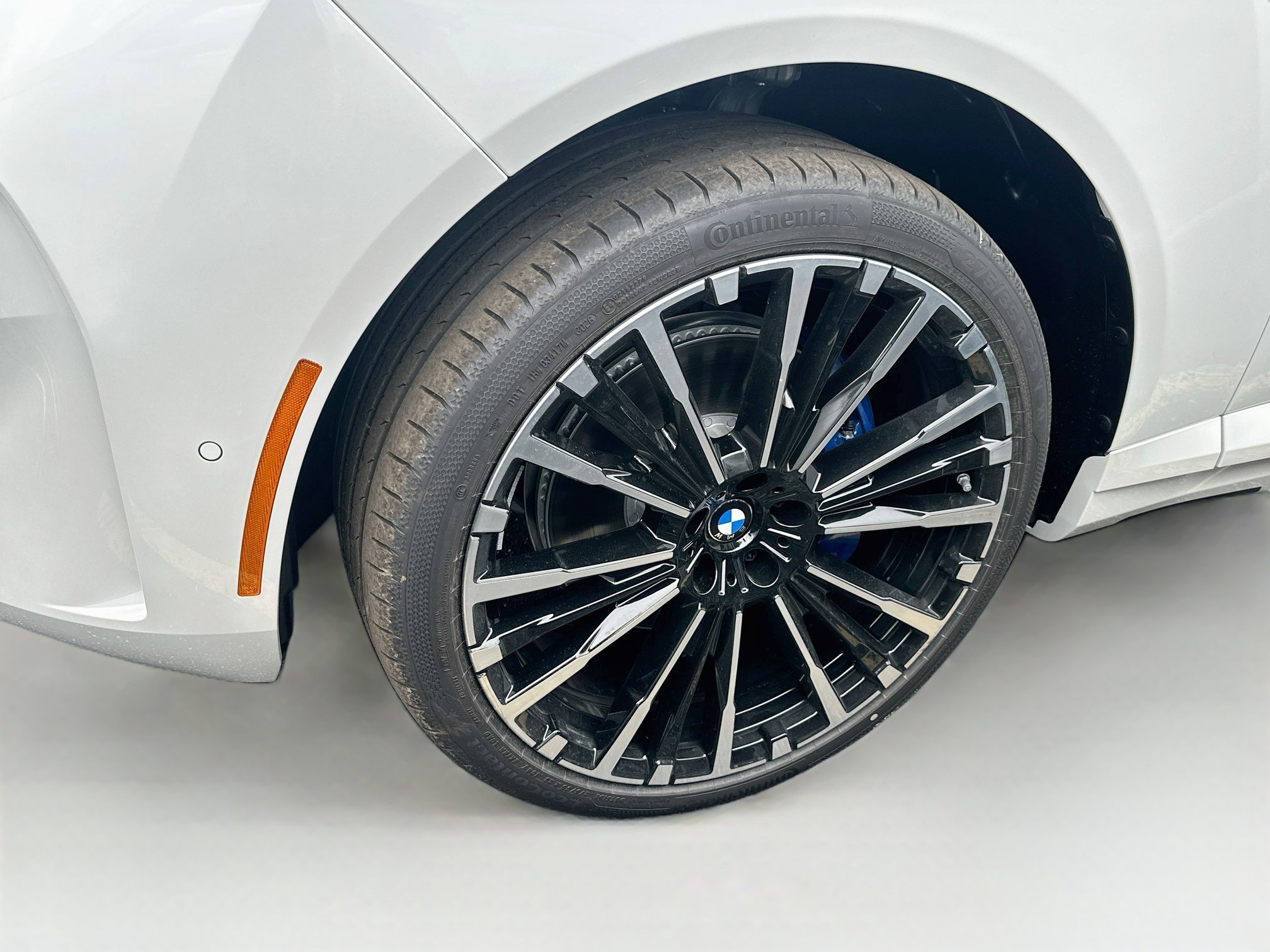 New 2027 BMW X5 xDrive40i w/ M Sport Professional Package AWD/4WD image 23