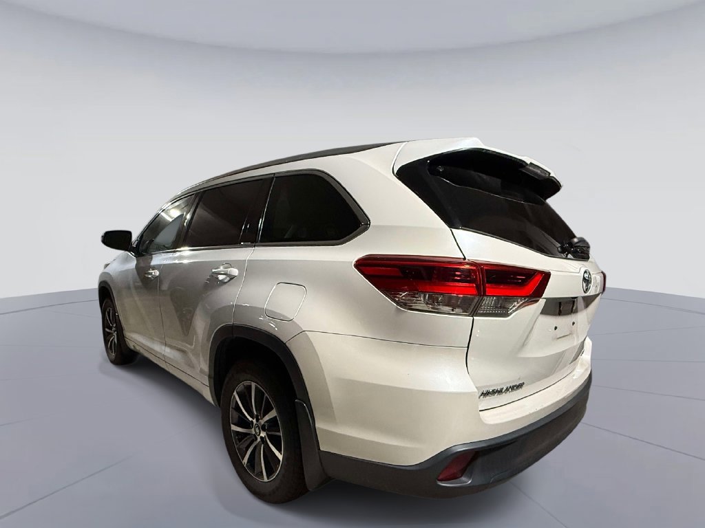 Used 2017 Toyota Highlander XLE AWD/4WD image 5