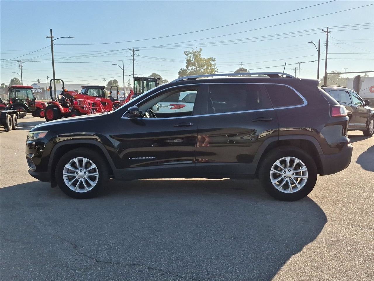Used 2019 Jeep Cherokee Latitude w/ Popular Appearance Group FWD image 6