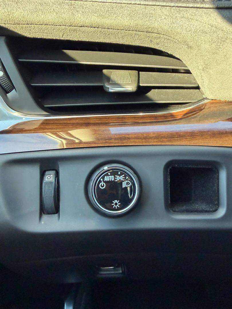 Used 2016 Cadillac Escalade Premium RWD image 31