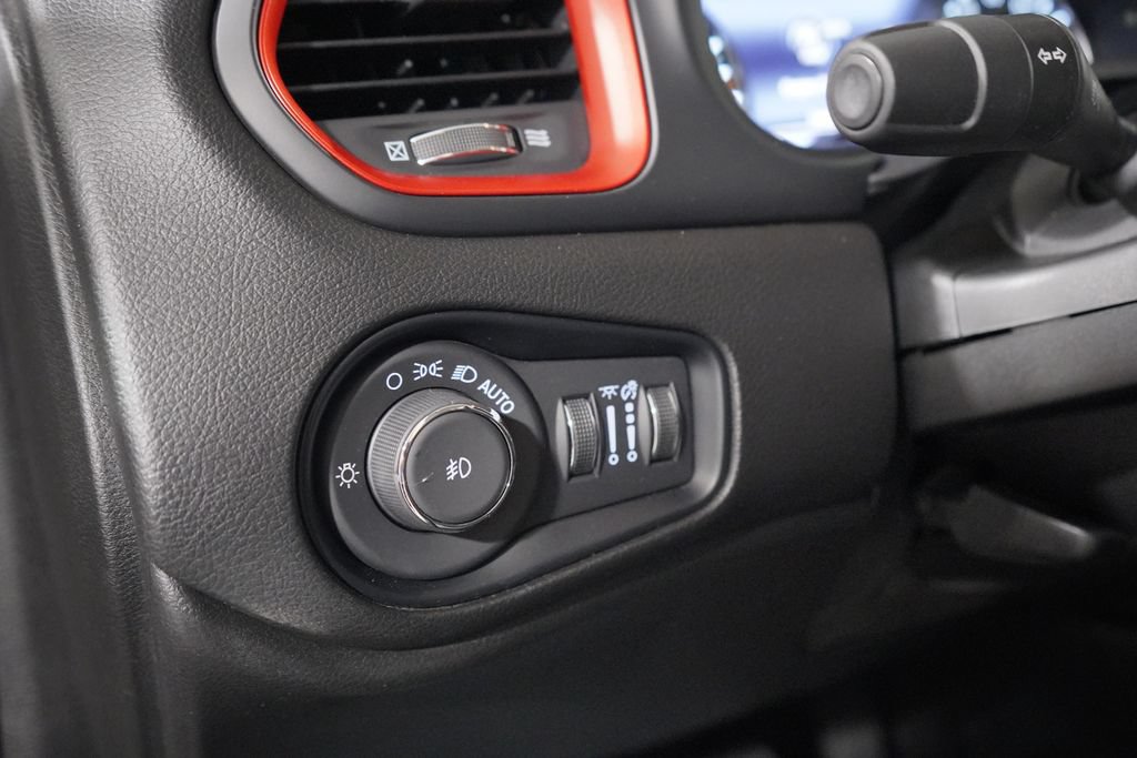 Used 2023 Jeep Renegade Trailhawk w/ Trailhawk Elite Group AWD/4WD image 20