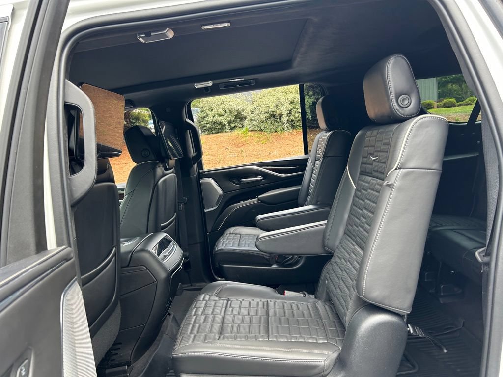 Used 2023 Cadillac Escalade ESV Sport Platinum w/ LPO, ONYX Package AWD/4WD image 8