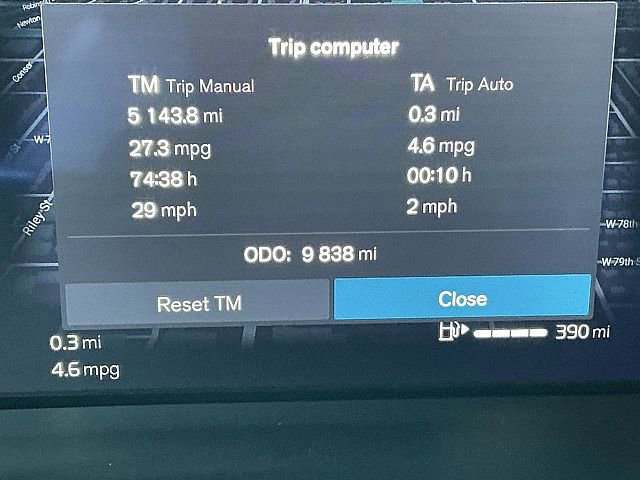 Certified 2025 Volvo XC40 B5 Plus image 31