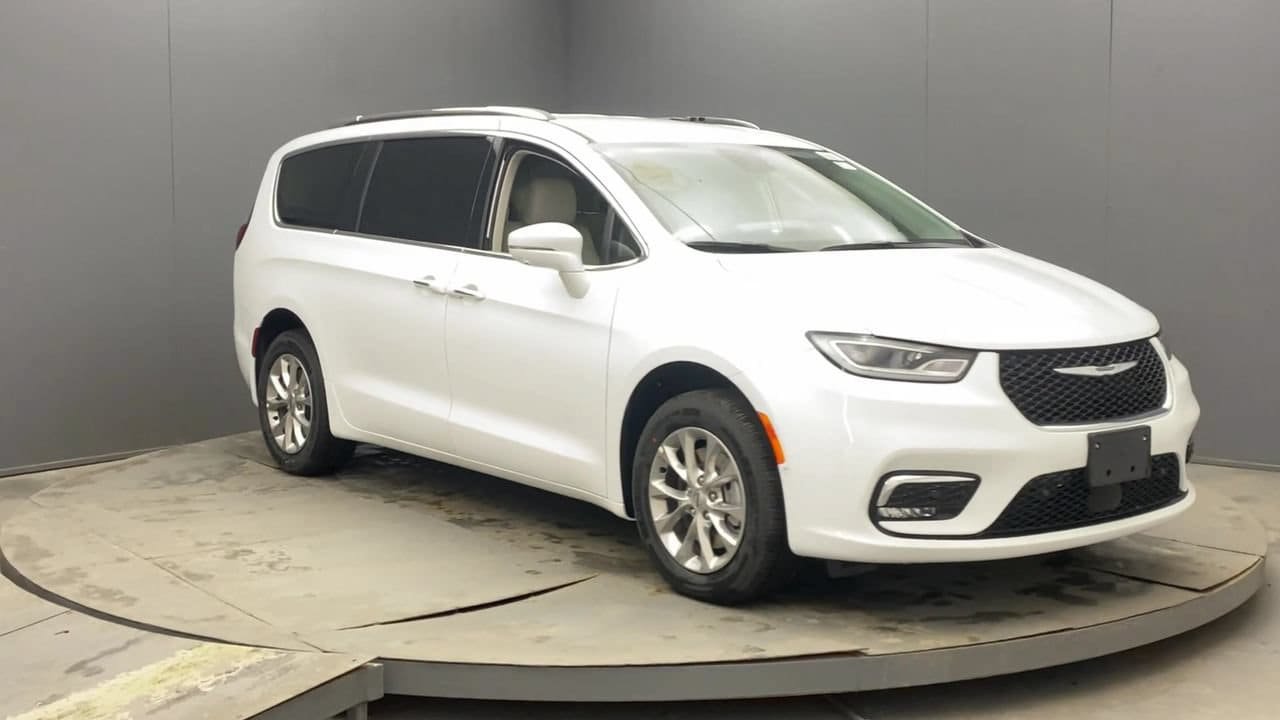 Used 2021 Chrysler Pacifica Touring-L w/ Premium & Safety Sphere Group AWD/4WD image 6