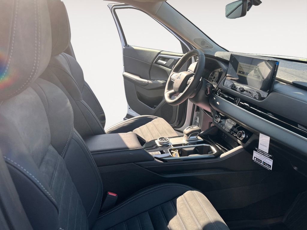 New 2026 Mitsubishi Outlander AWD image 15