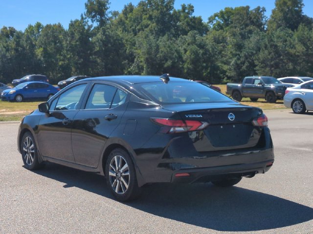 Used 2021 Nissan Versa SV FWD image 5
