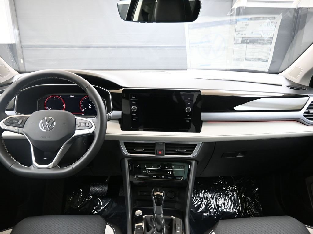 New 2025 Volkswagen Taos SEL image 22