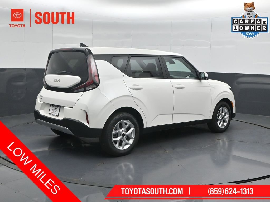 Used 2025 Kia Soul LX w/ LX Technology Package FWD image 2