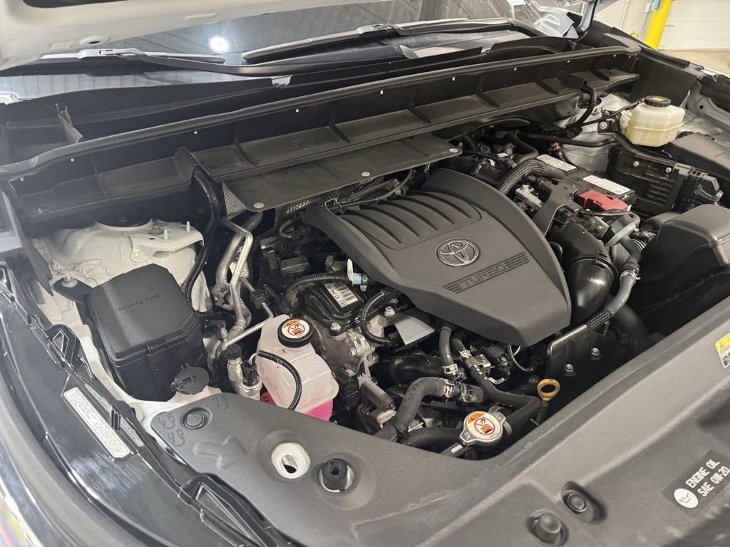 Used 2023 Toyota Highlander L image 11