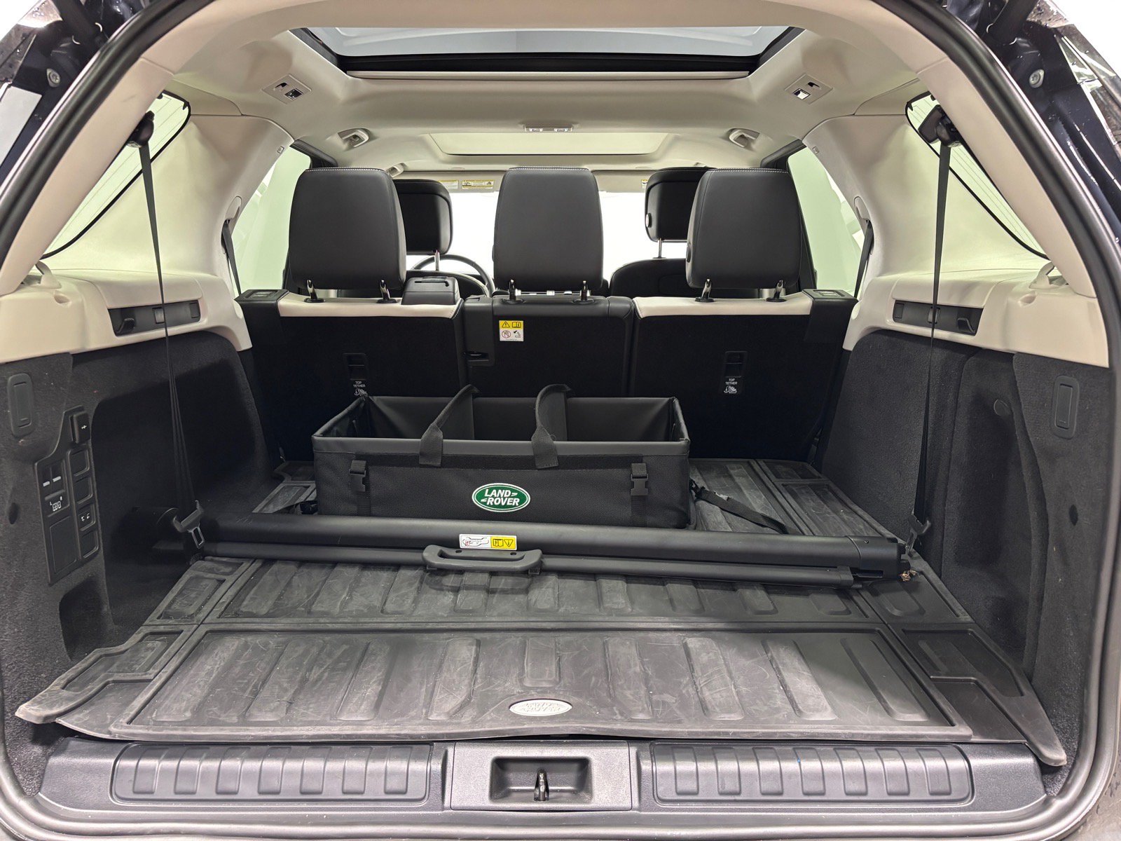 New 2025 Land Rover Discovery S AWD/4WD image 44