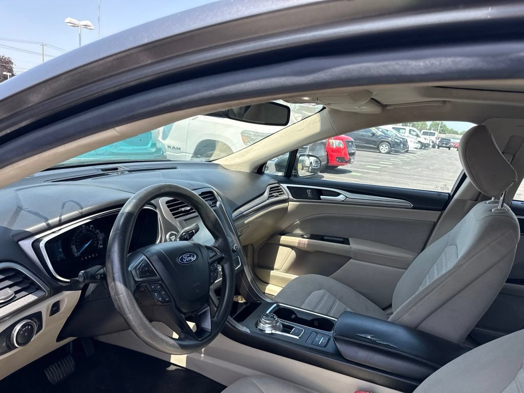 Used 2020 Ford Fusion SE FWD image 9