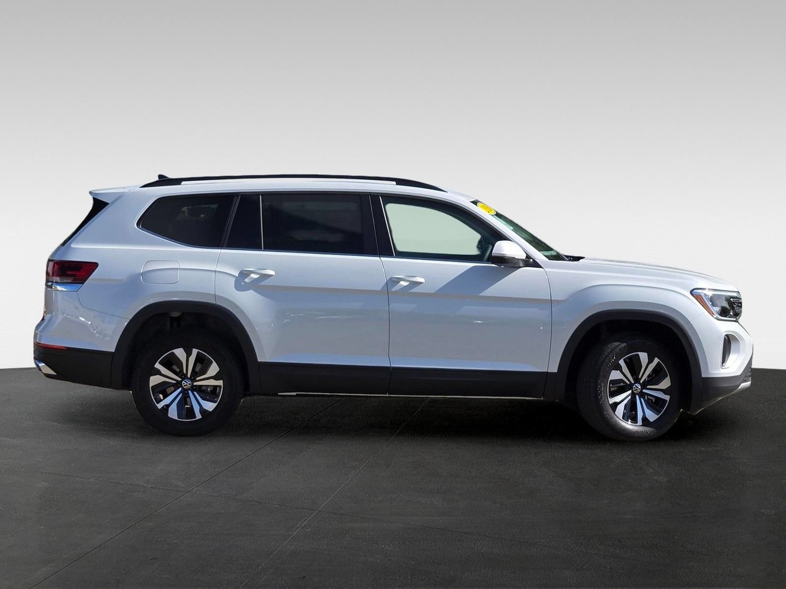 New 2026 Volkswagen Atlas SE FWD image 3