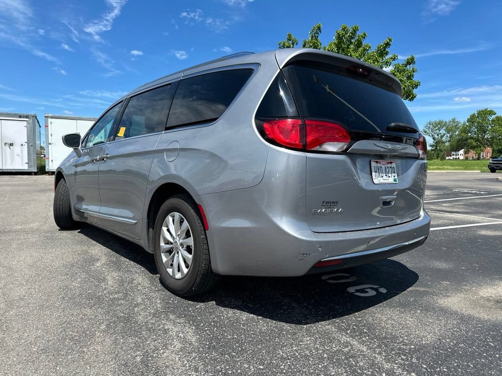 Used 2018 Chrysler Pacifica Touring-L FWD image 6