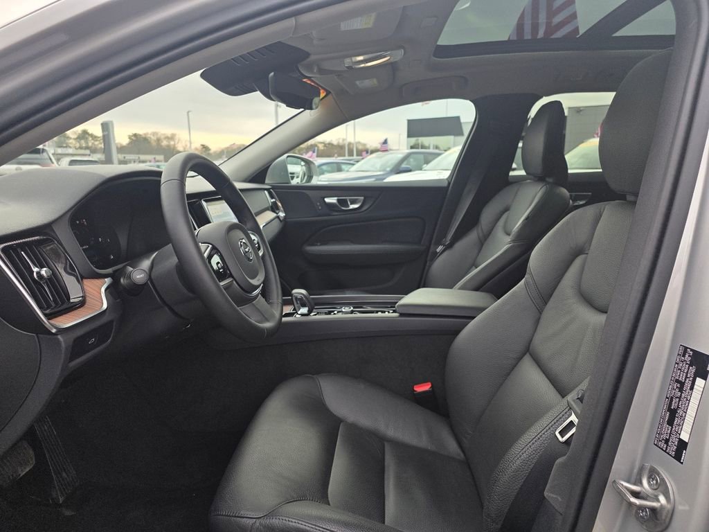 Used 2025 Volvo V60 B5 Cross Country Plus image 19