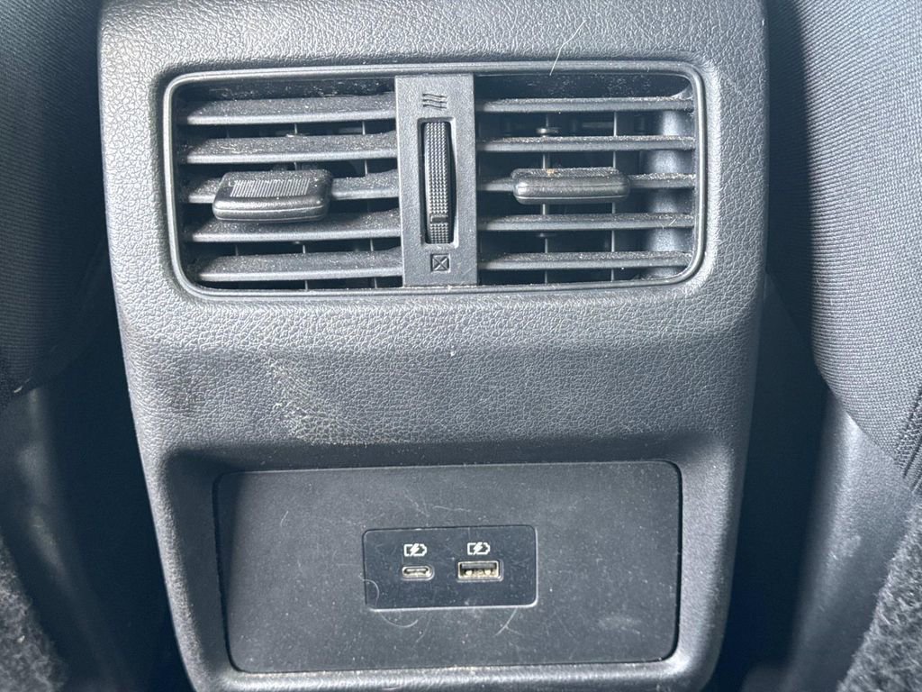 Certified 2022 Nissan Rogue SV image 17