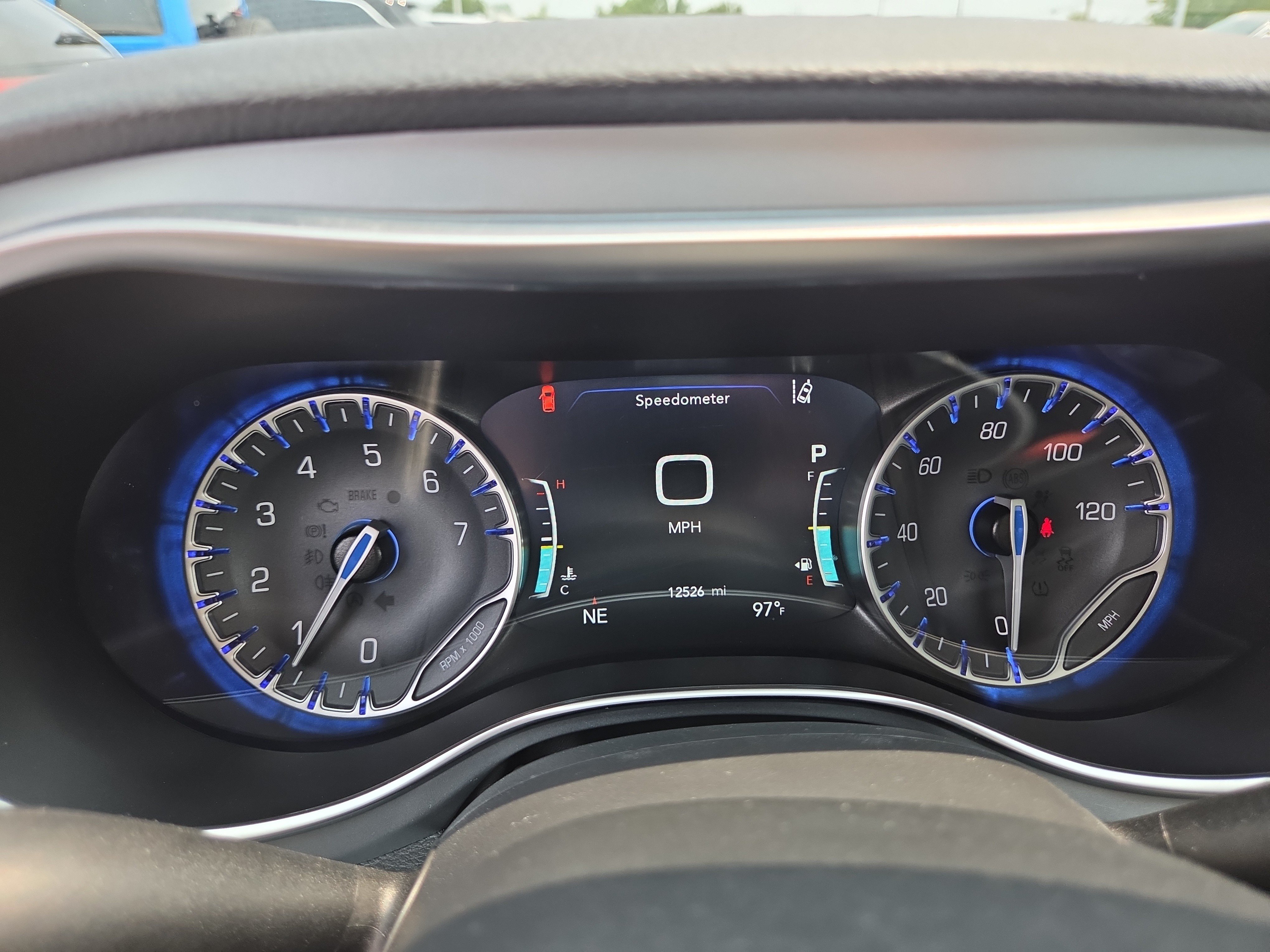 Used 2026 Chrysler Pacifica Limited FWD image 4